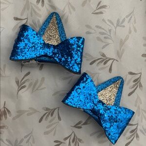 Blue and Orange Glitter Hair Bows (Bluey Theme)
Used once for birthday party